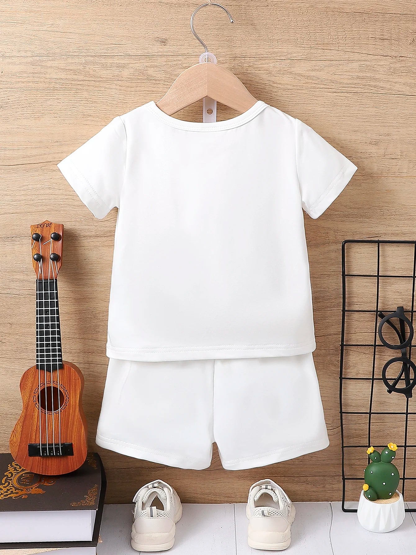 2-Piece Boys' Summer Set – Cartoon Bear Top & Fashion Shorts